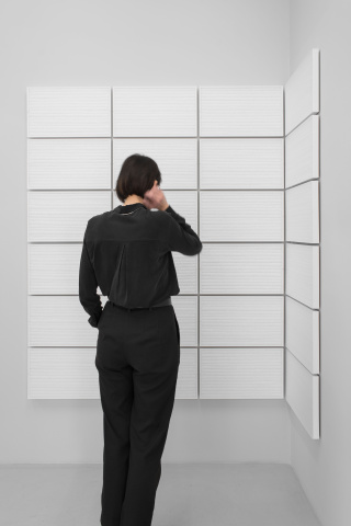 Miriam Jonas, Weisses Regal, 2019, Deutscher Künstlerbund